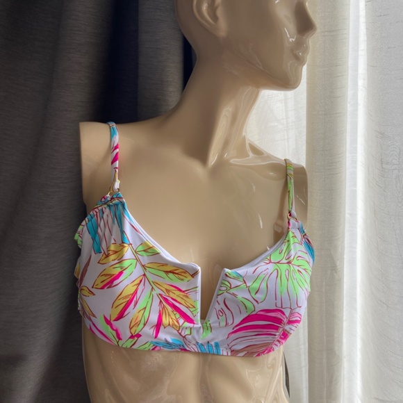 *NEW!* XL - No boundaries white, and patterned wired bikini top - Picture 4 of 12